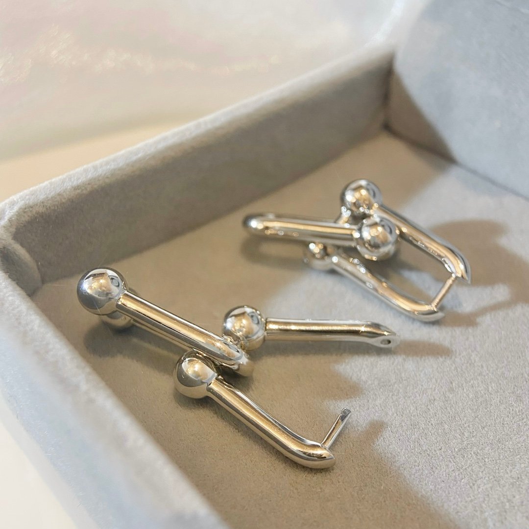 Tong Yao's Tiffany HardWear Diamond Free Earrings - Image 5