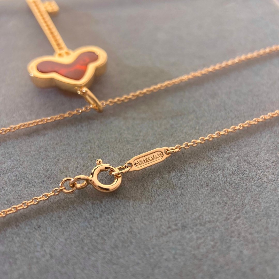 T Swallowtail Lucky Talisman Ruby Key Necklace - 图片 6