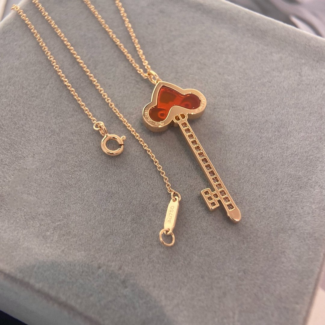 T Swallowtail Lucky Talisman Ruby Key Necklace - 图片 7